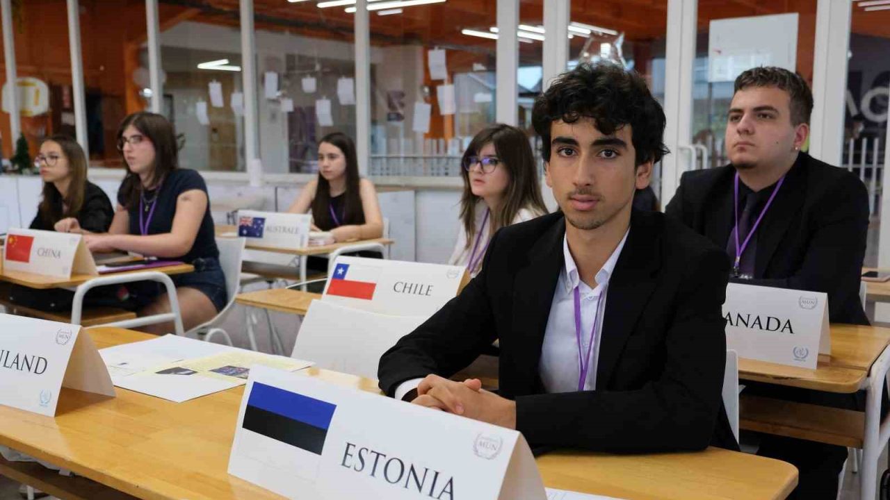 Bursa’nın genç diplomatları Şahinkaya MUN’26 Konferansında buluştu