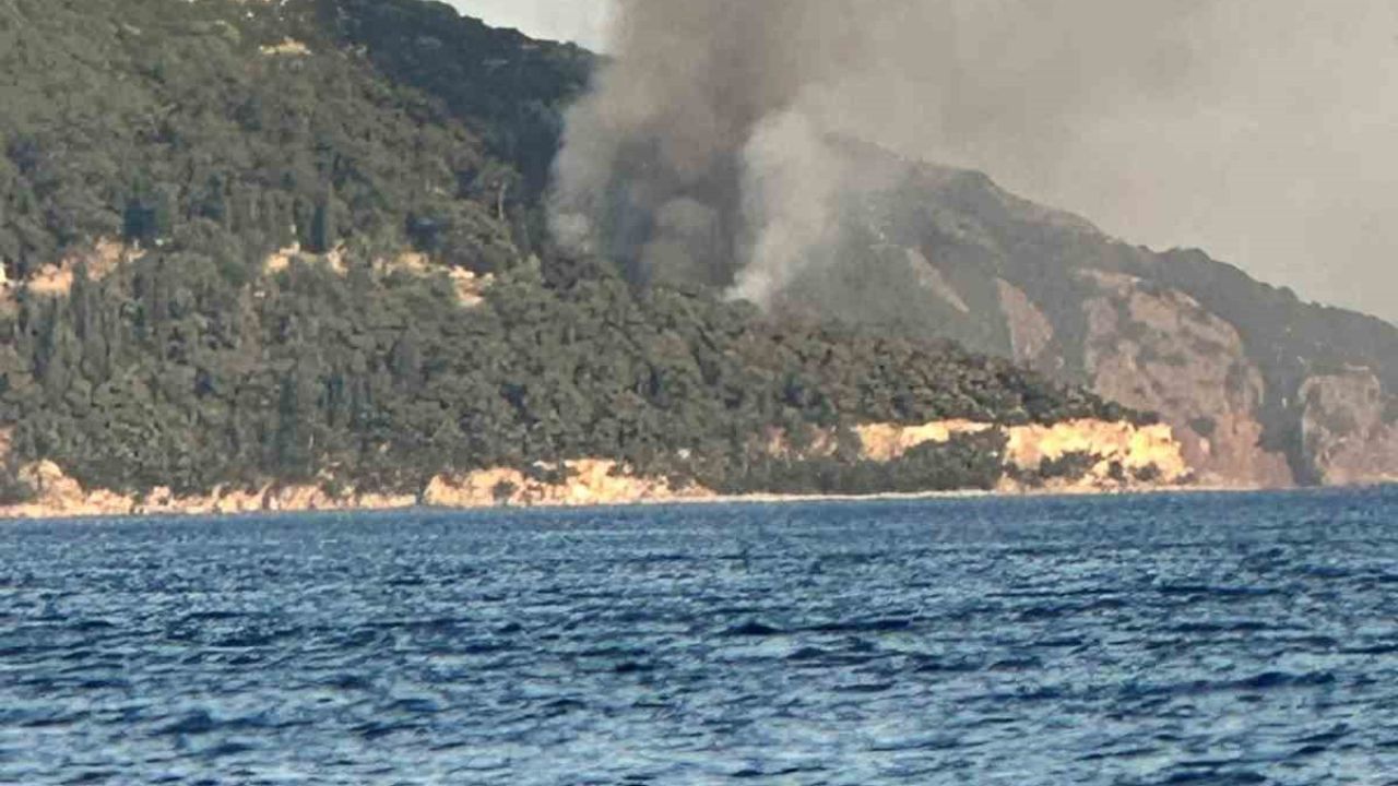 Büyükada’da plajda yangın paniği