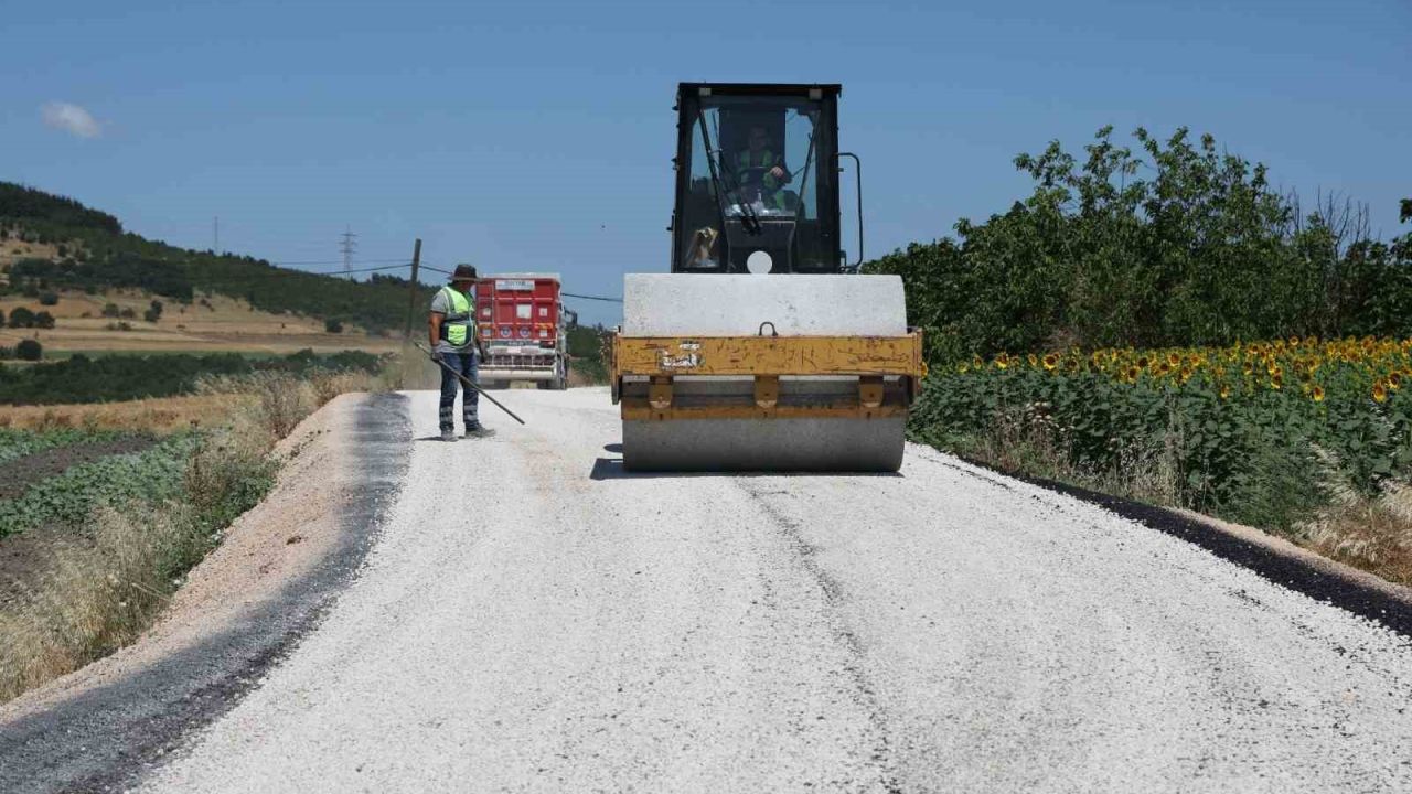Büyükşehir Nilüfer’de yolları yeniliyor