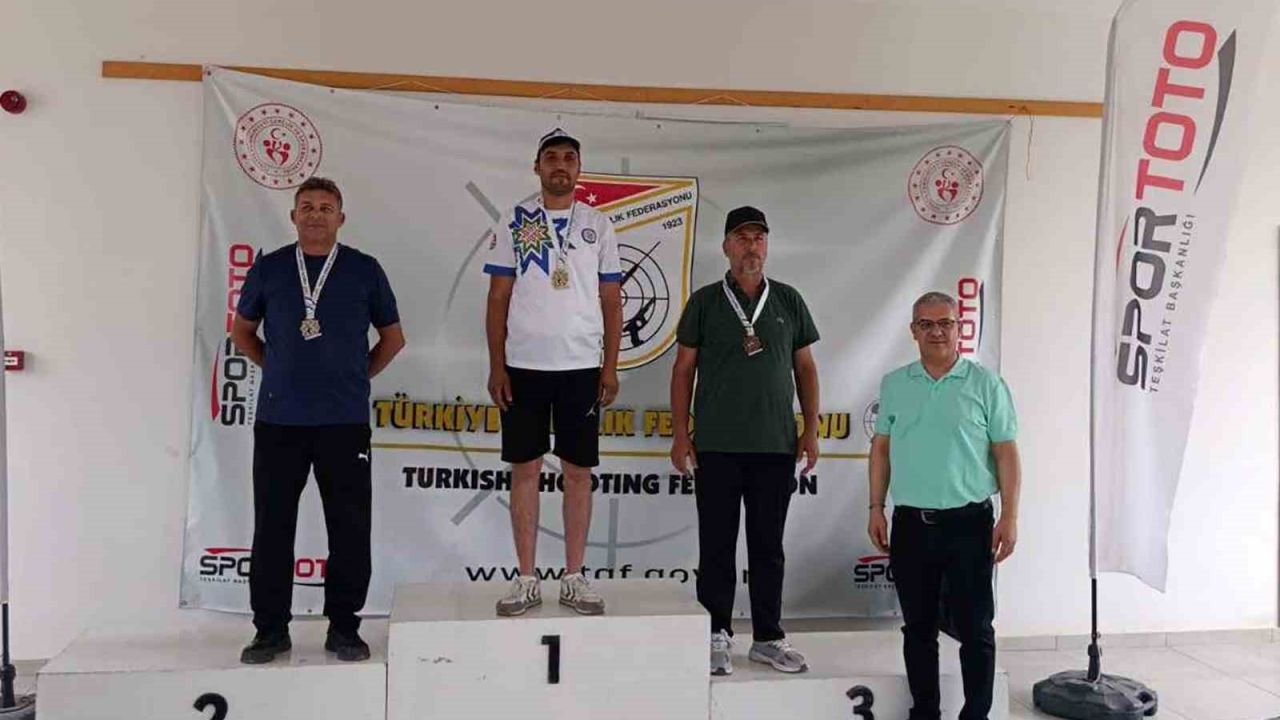 Büyükşehir sporcularından çifte başarı