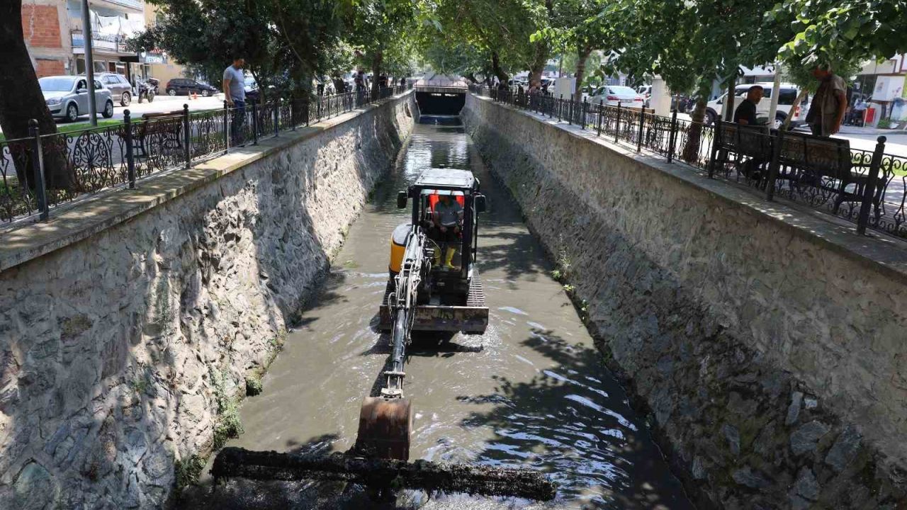 Büyükşehir’den derelerde temizlik seferberliği