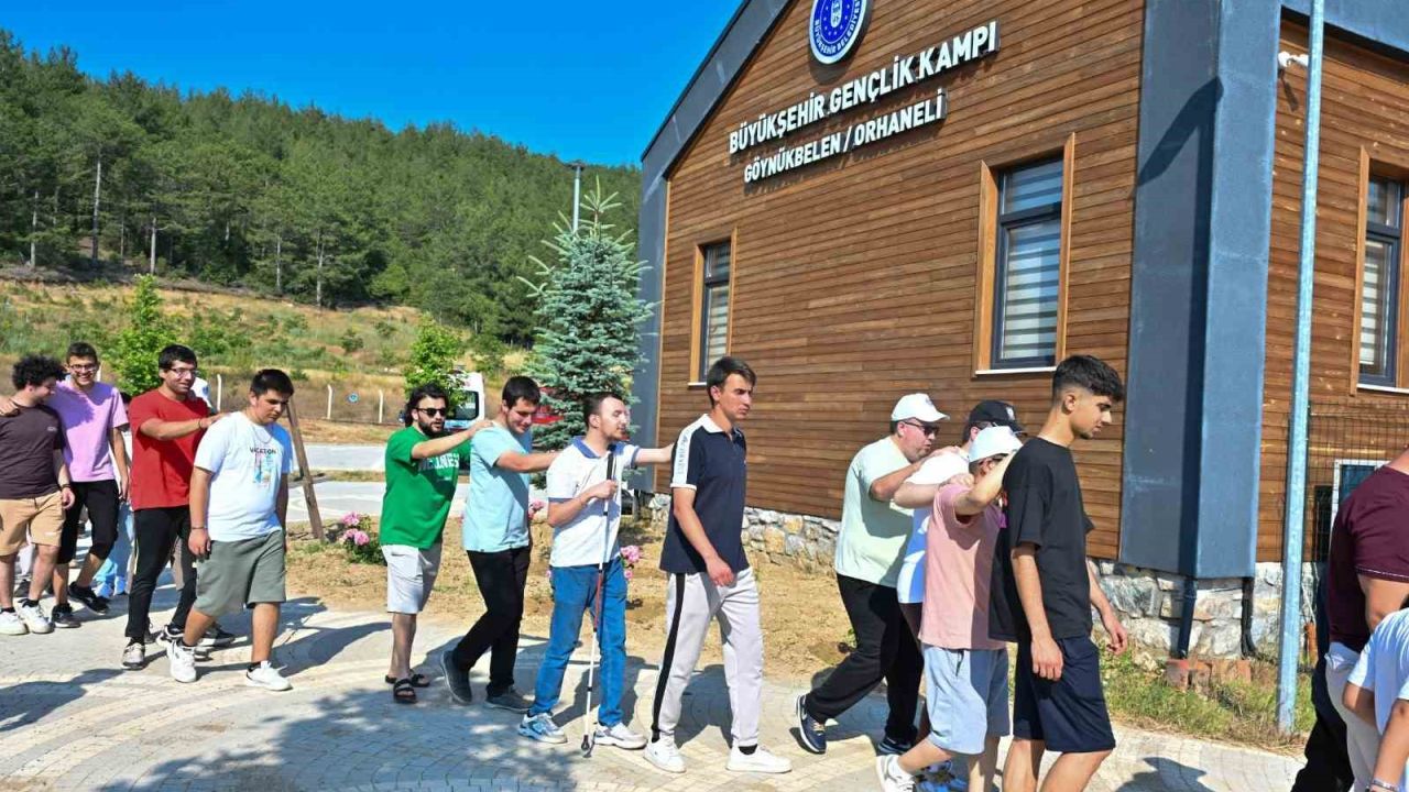 Büyükşehir’in gençlik kampında engeller eğlenerek aşıldı