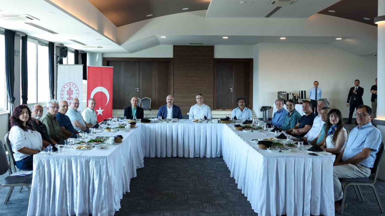 Çanakkale’de yürütülen arkeolojik bilimsel kazılar değerlendirildi