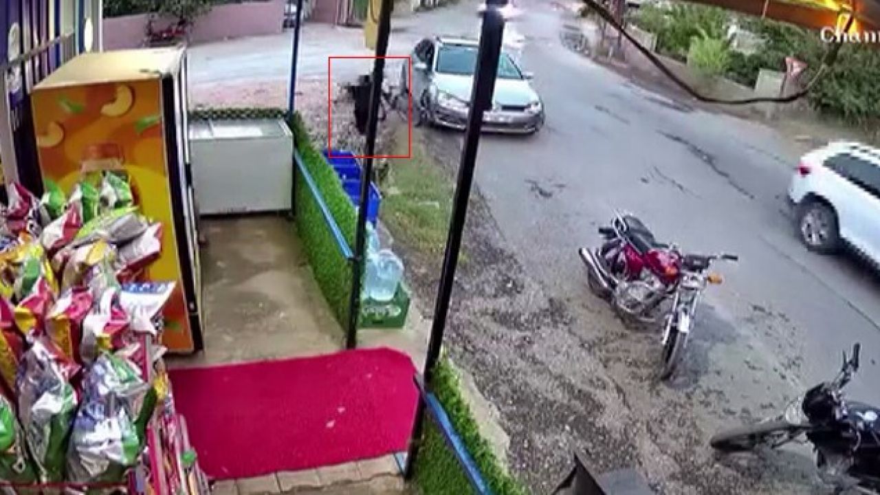 Çocuğun 3 metrelik kuyuya düştüğü korku dolu anlar kamerada