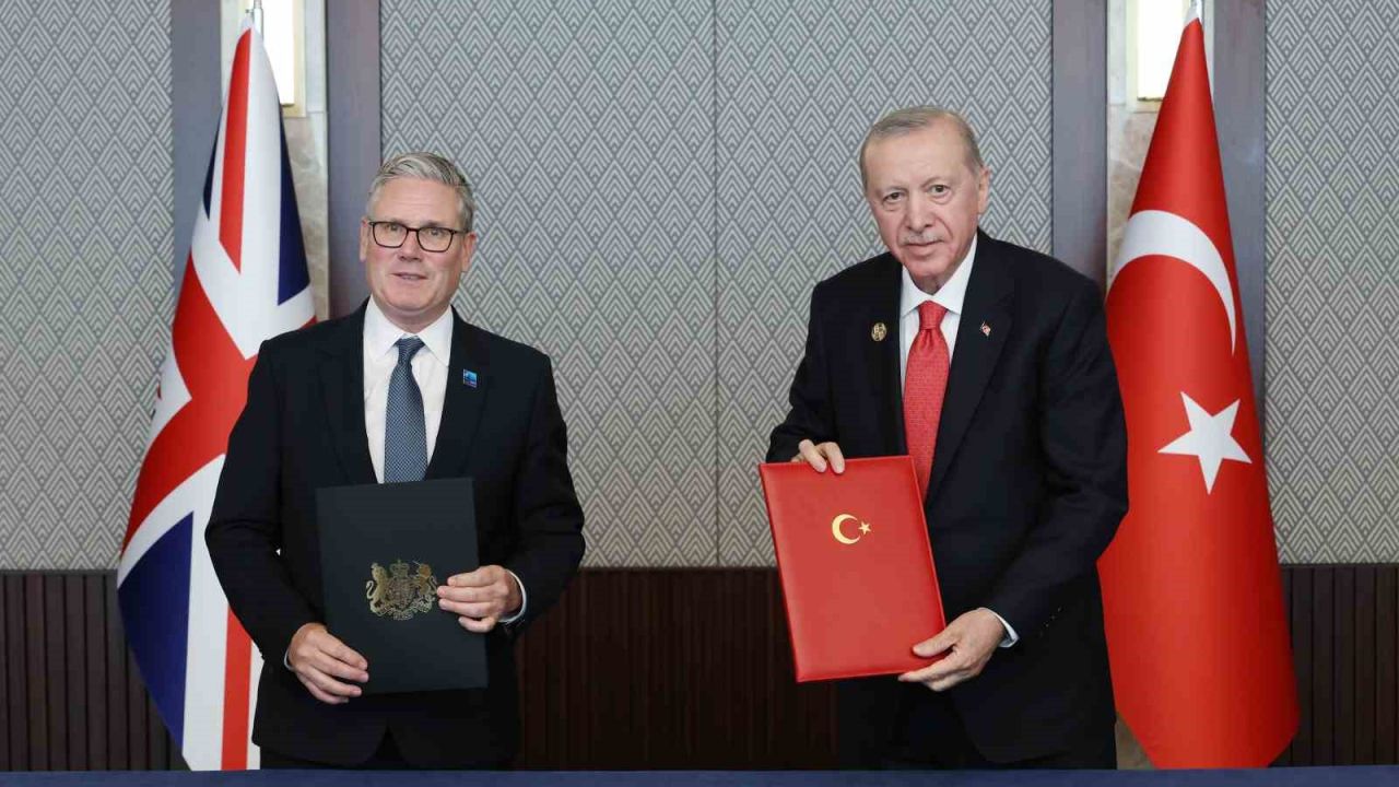Cumhurbaşkanı Erdoğan ve İngiltere Başbakanı Starmer arasındaki görüşmede, Türkiye ile Birleşik Krallık arasında Güvenlik ve Savunma Ortaklığı Belgesi imzalandı.