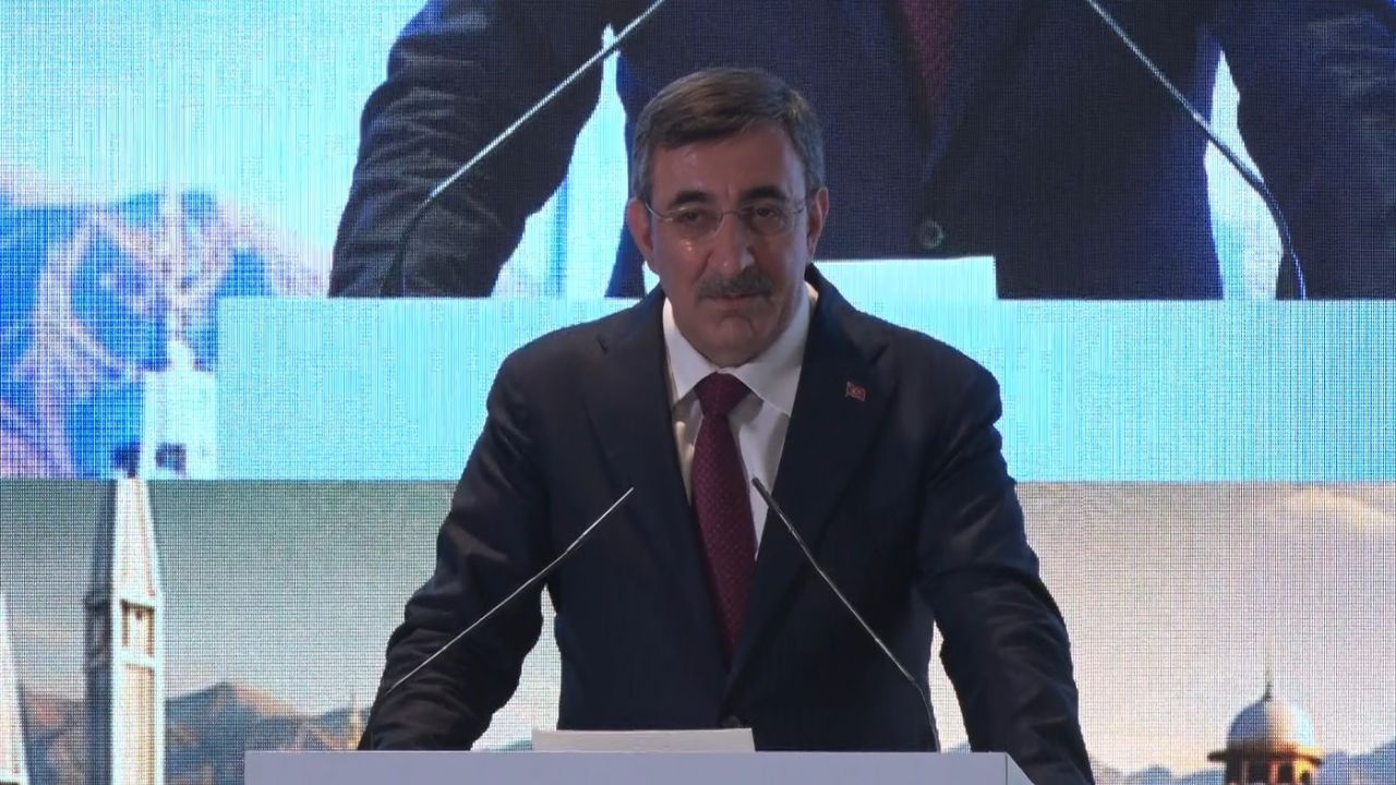 Cumhurbaşkanı Yardımcısı Yılmaz: "Pakistan ile ikili ticaret hacmimizi yakın gelecekte 5 milyar dolara çıkarmayı hedefliyoruz"
