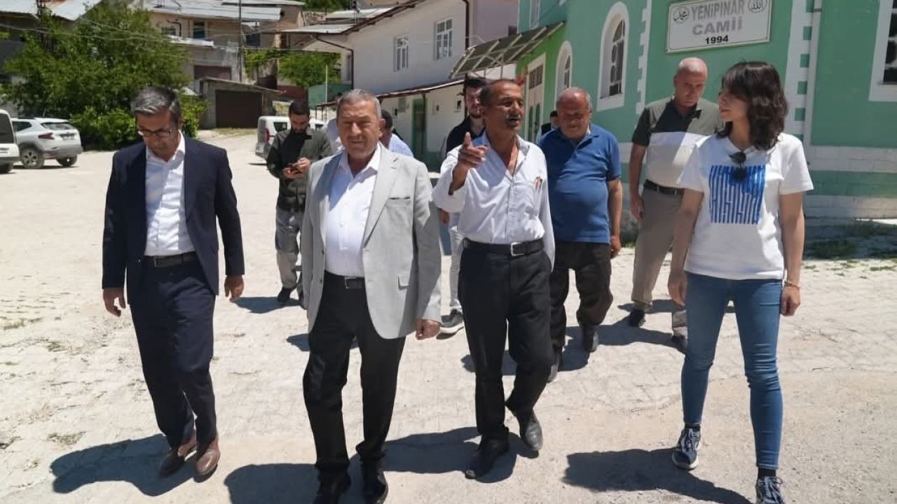 Darende’de Yenipınar Mahallesi’ne menfez, mahalle konağı ve yol yatırımı