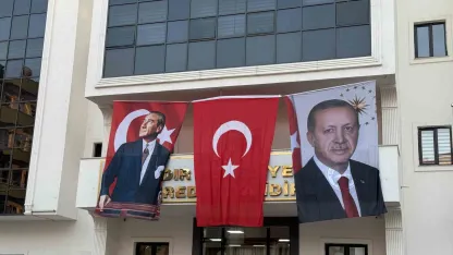 DEM Partili Iğdır Belediyesi binasına Cumhurbaşkanı Erdoğan’ın posteri asıldı