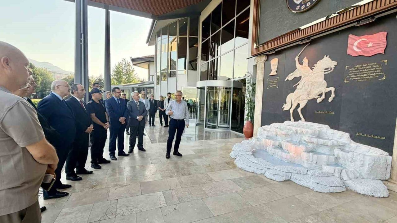 Denizli’de Miryokefalon Zaferinin tarihi mirasını yaşatacak anıt törenle açıldı