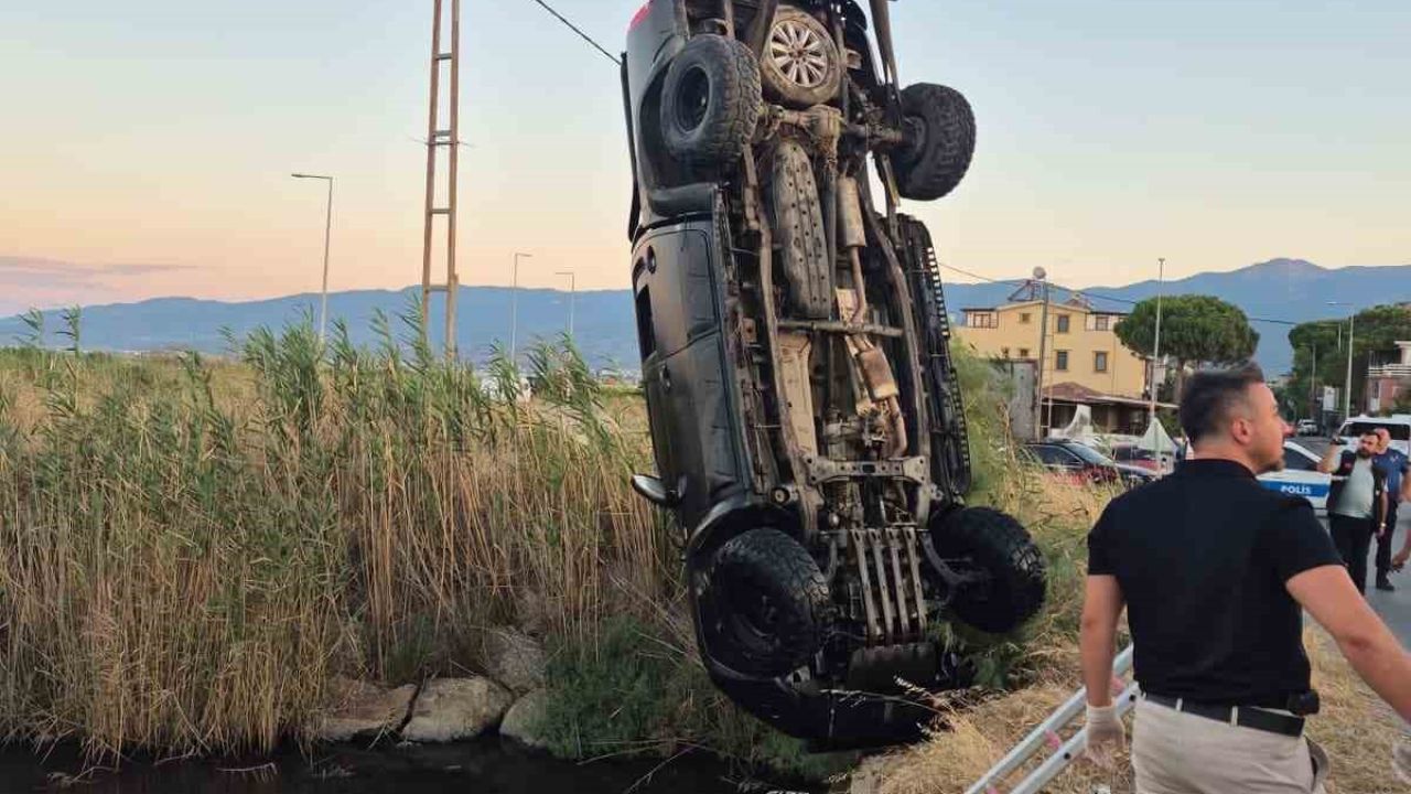 Dereye uçan arazi taşıtındaki 2 genç hayatını kaybetti, 1 yaralı