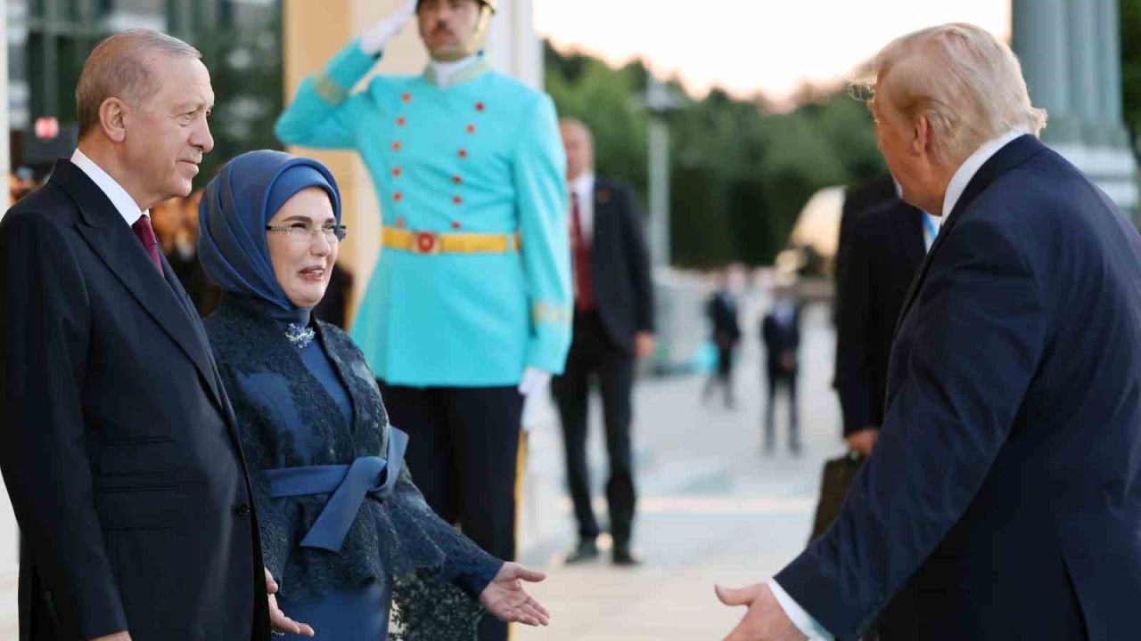 Devlet ve hükümet başkanları ile eşleri onuruna Cumhurbaşkanlığı Külliyesi’nde resepsiyon verildi