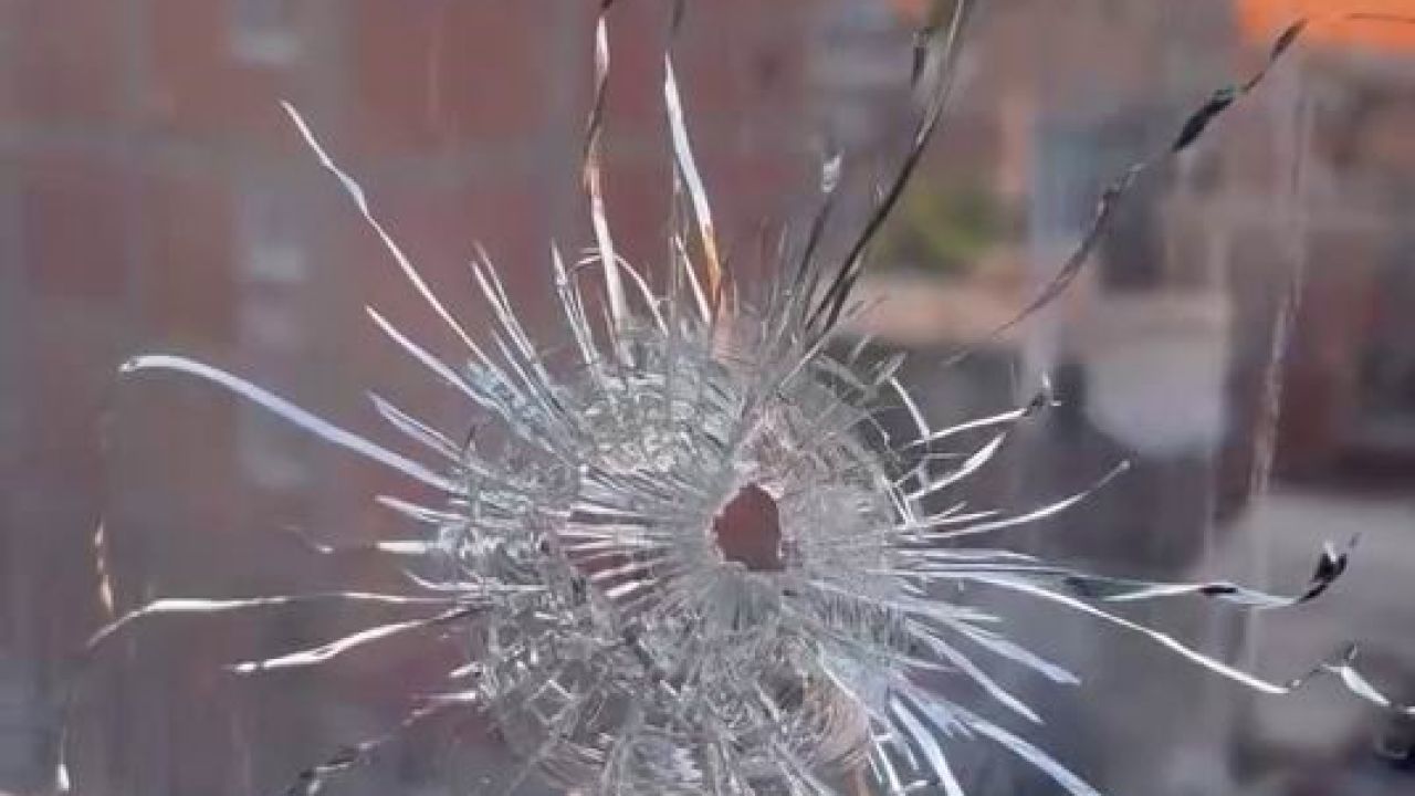Diyarbakır’da bir evin penceresine kurşun isabet etti