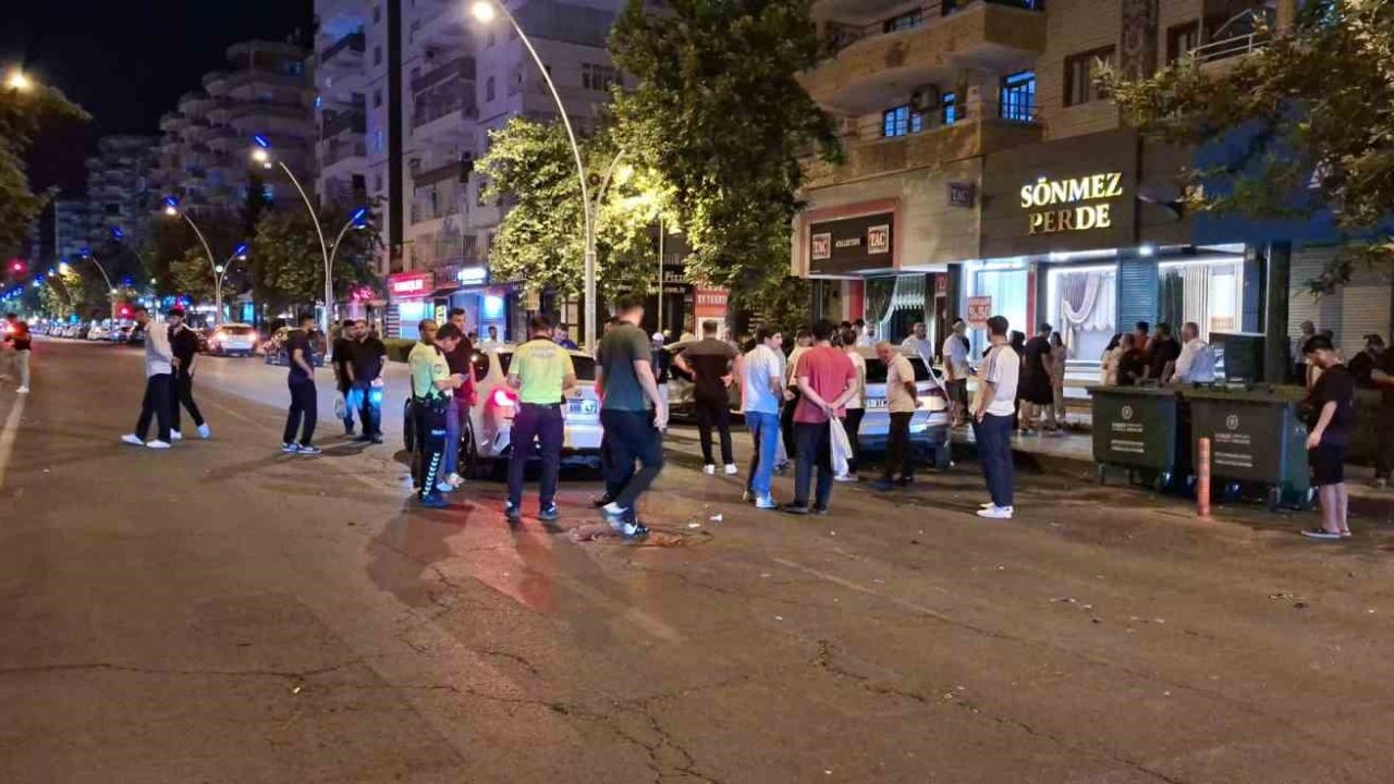 Diyarbakır’da iki otomobil çarpıştı: 5 yaralı