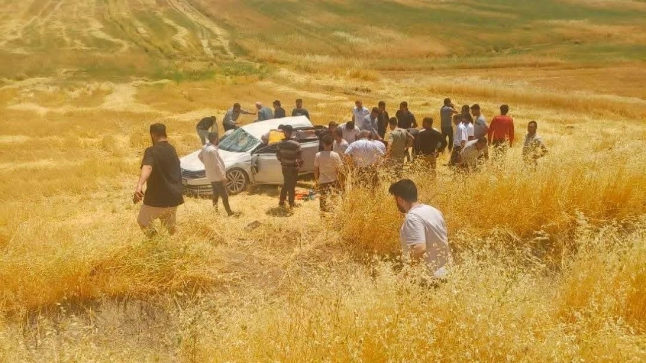 Diyarbakır’da otomobil tarlaya yuvarlandı: 5 yaralı