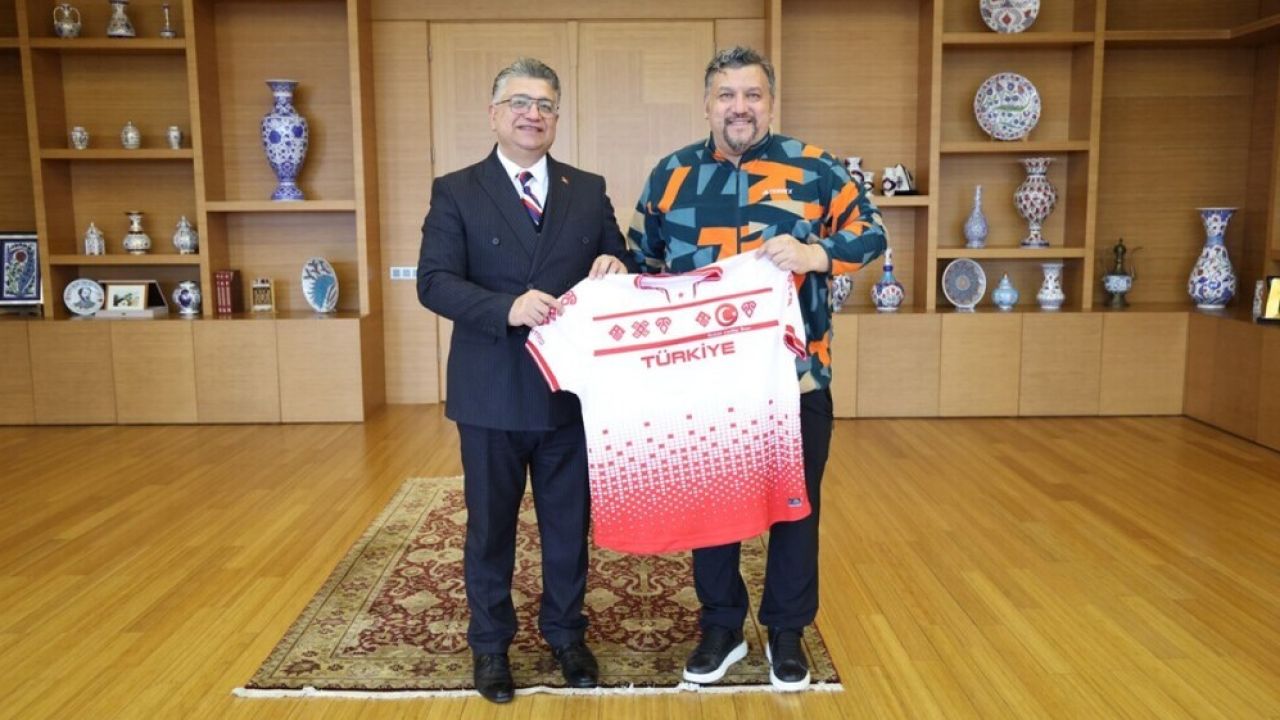 DPÜ Öğretim üyesi Mustafa Said Erzeybek, Kadın Curling Milli Takımı’nın tarihi başarısında teknik kadroda yer aldı