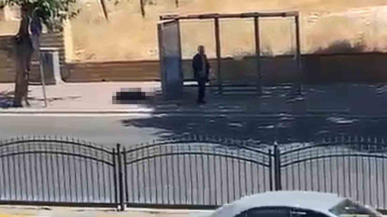 Durakta bekleyen eşini silahla vurdu