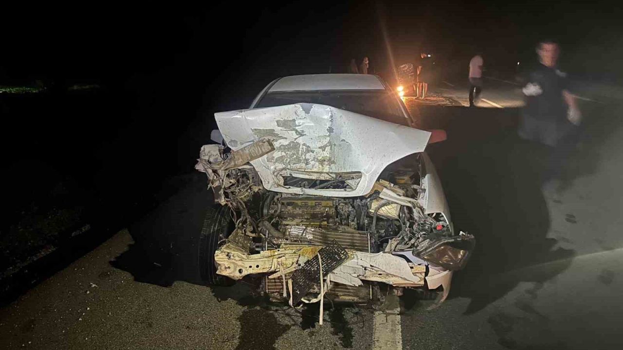 Dursunbey’de traktör ile otomobil kaza yaptı: 1 yaralı
