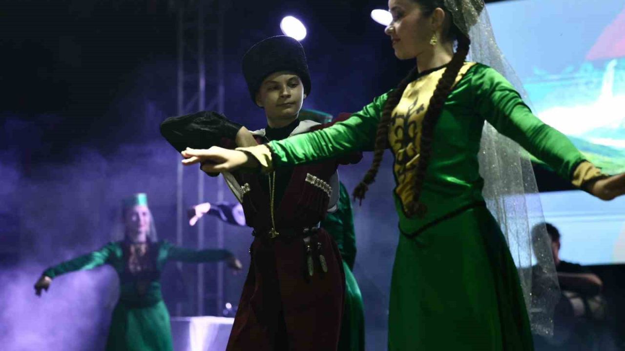 Düzce’de Çerkes gecesi yoğun ilgi gördü