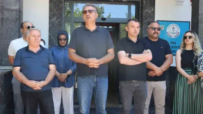 Eğitim kurumu konkordato ilan etti, veliler okul önünde toplandı