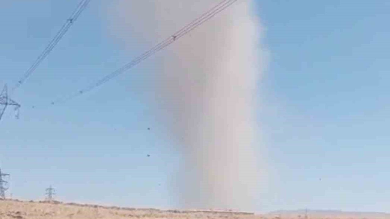 Elazığ’da korkutan hortum kamerada