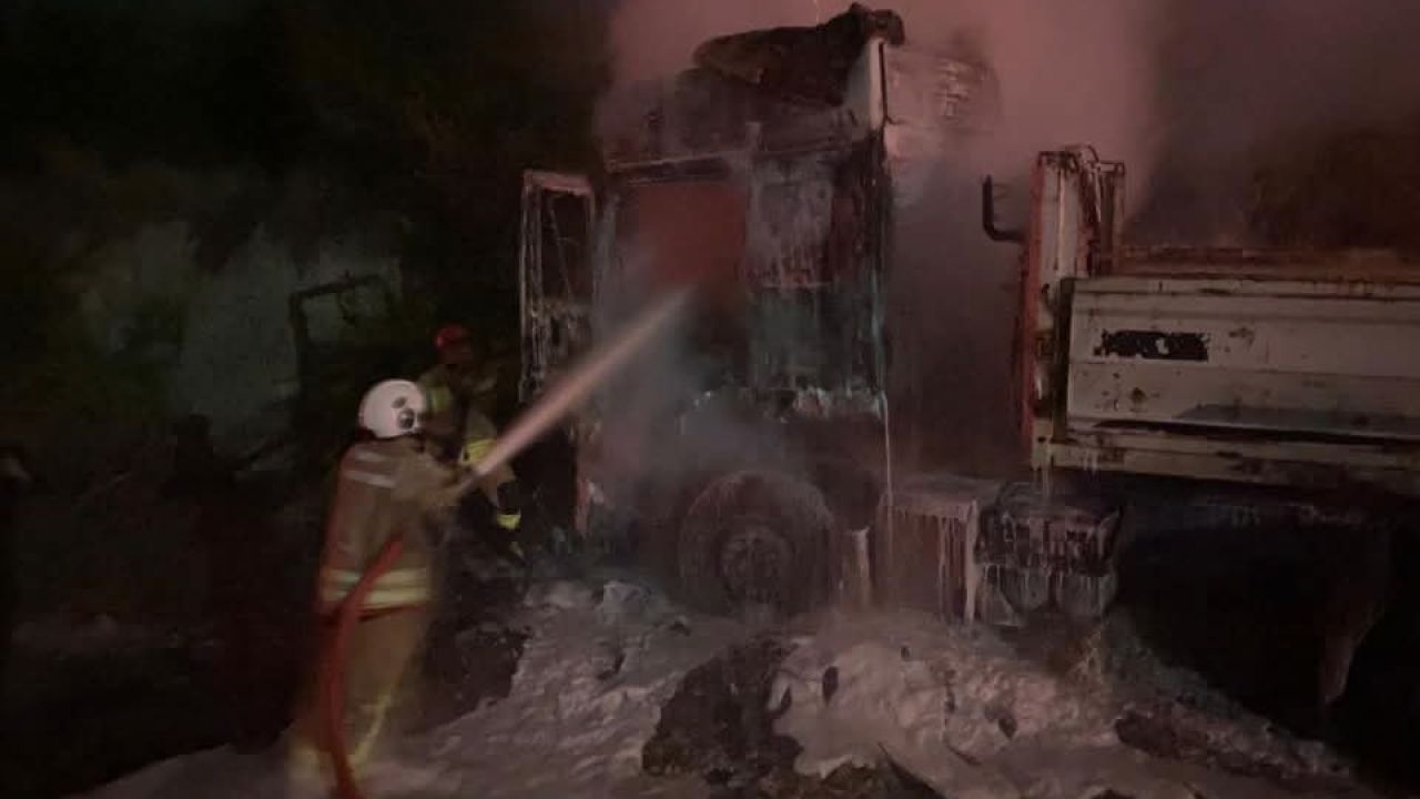 Erzin’de tır alevlere teslim oldu