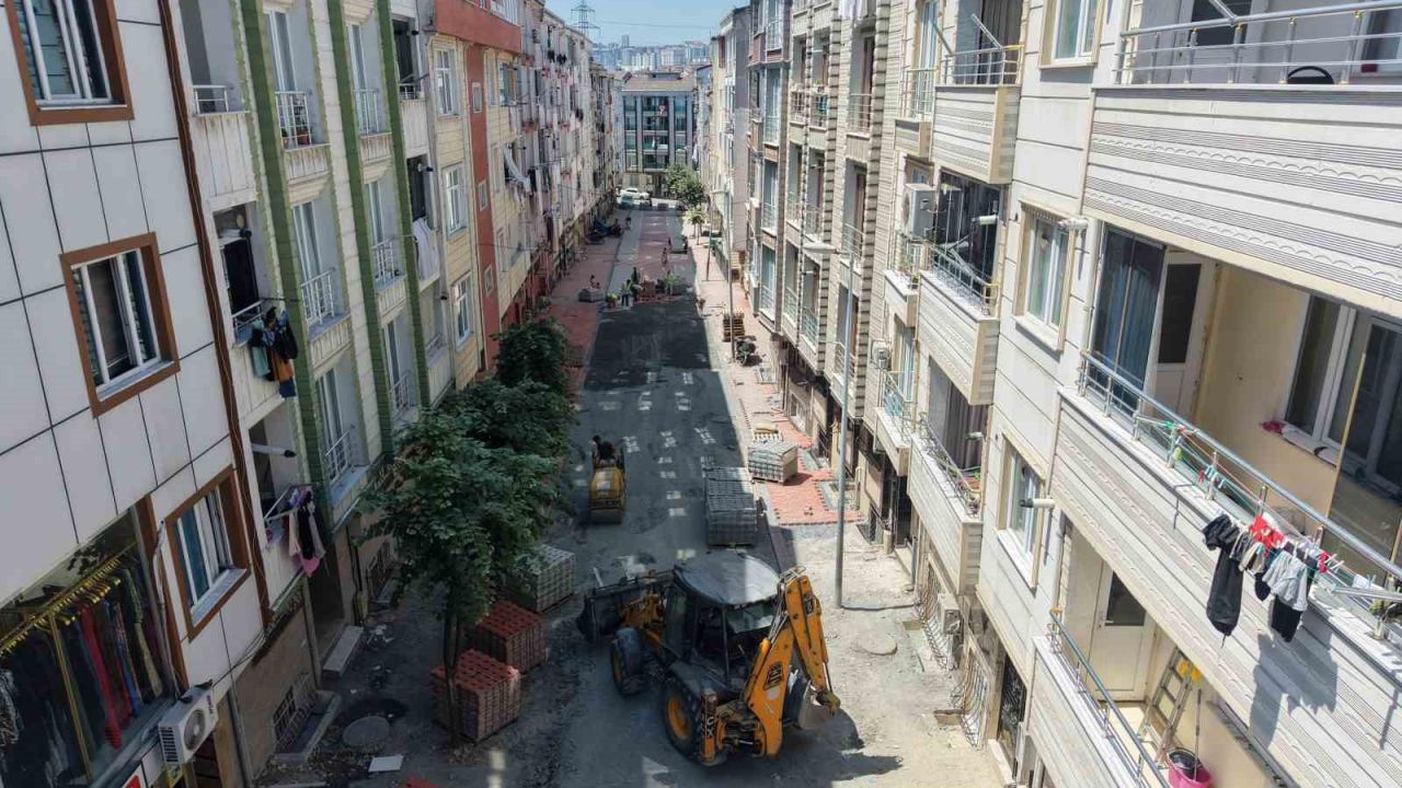 Esenyurt’ta yol yenileme çalışmaları aralıksız sürüyor