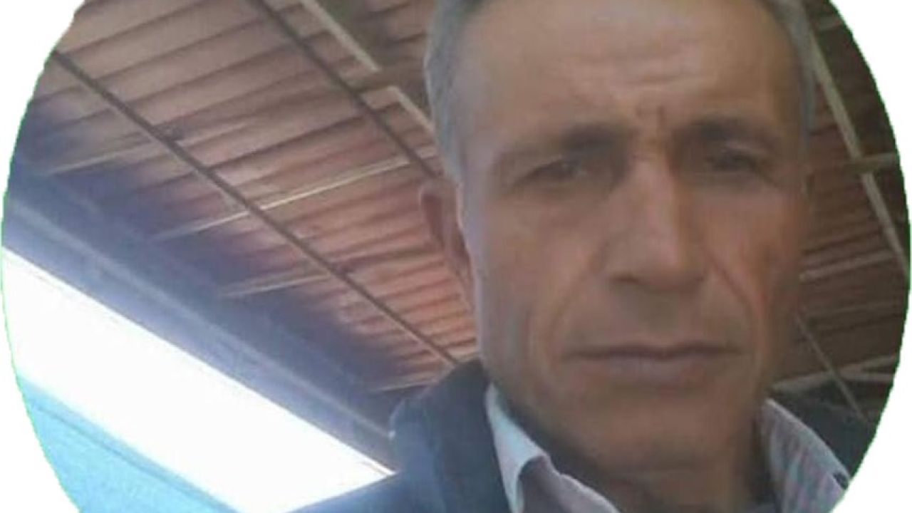 Etrafa yayılan kötü koku üzerine eve giren ekipler yalnız yaşayan adamın cesedi ile karşılaştı