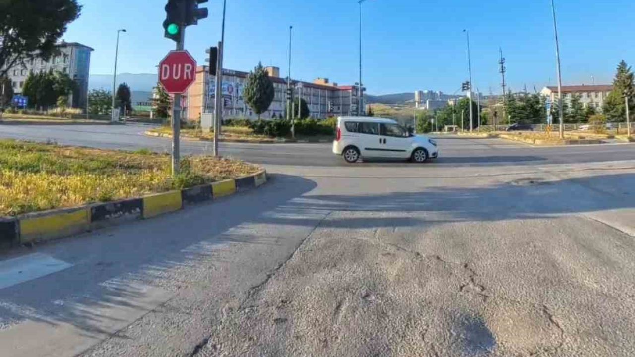 Feci kazaların yaşandığı kavşakta kırmızı ışık ihlali kamerada