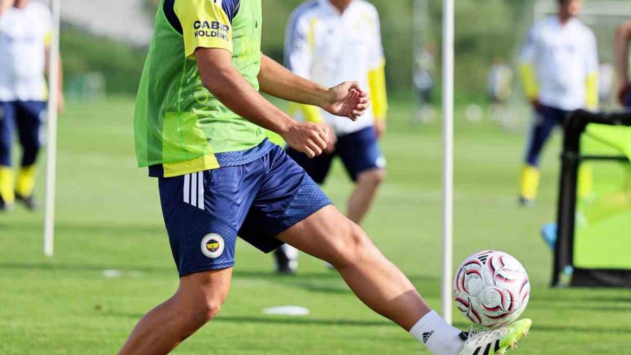Fenerbahçe, günü çift antrenmanla tamamladı