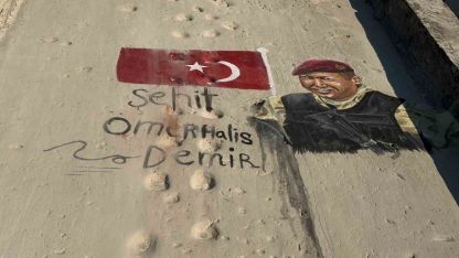 Filistinli sanatçılar, Şehit Ömer Halisdemir’i duvara çizdikleri resimle andı