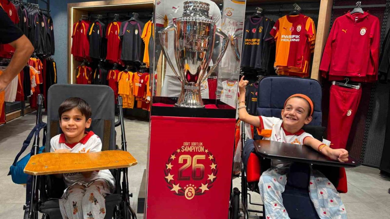 Galatasaray’ın şampiyonluk kupası Mardian Mall’da taraftarlarla buluştu