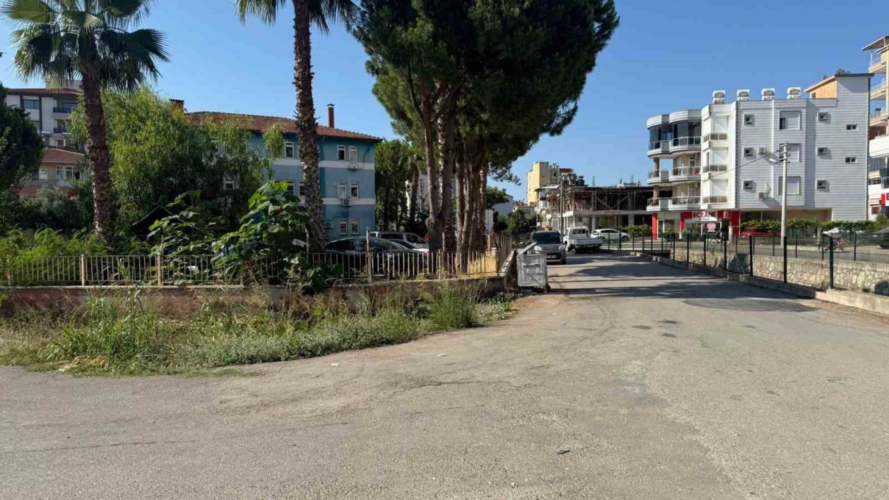 Gece yarısı patlatılan havai fişek, mahalleyi ayağa kaldırdı: Kimi deprem sandı, kimi maç var zannetti