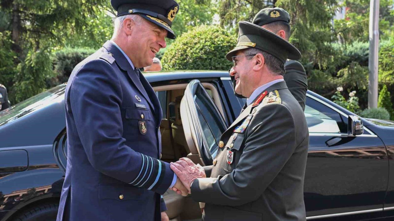 Genelkurmay Başkanı Orgeneral Bayraktaroğlu, Hollandalı mevkidaşı Eichelsheim ile görüştü