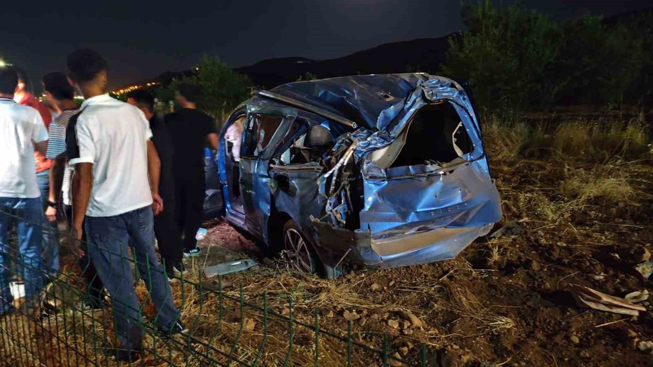 Gercüş’te hurdaya dönen araçtan burnu bile kanamadan çıktı
