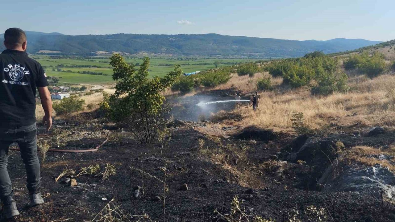 Gönen’de iki farklı bölgedeki arazi yangınları söndürüldü