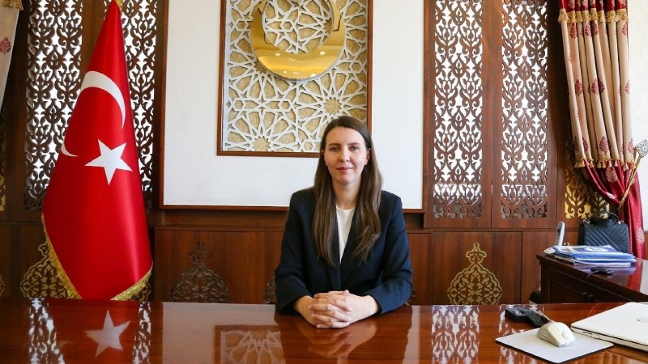 Gürpınar’ın ilk kadın kaymakamı göreve başladı