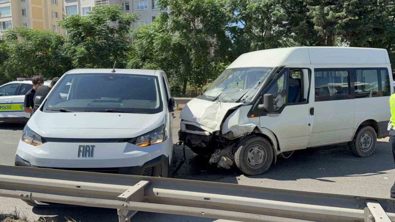 Hamile eşini hastaneye götürürken kaza yapan araca çarptı: 3 yaralı