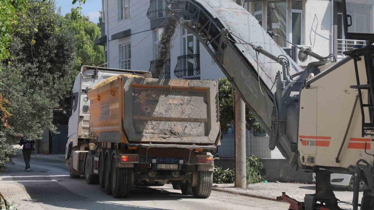 HBB, Antakya ve Defne’de yol çalışmalarını sürdürüyor