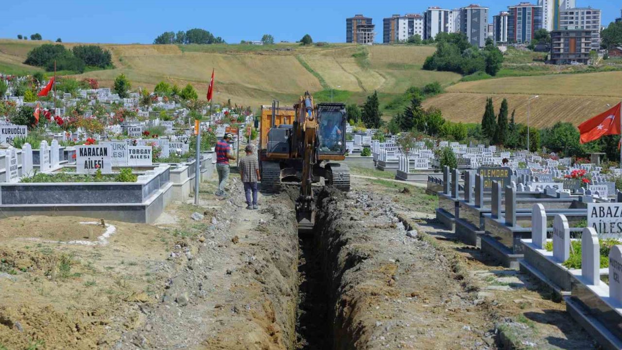 Heyelan yaşanan Derecik Şehir Mezarlığı’nda iyileştirme çalışmaları