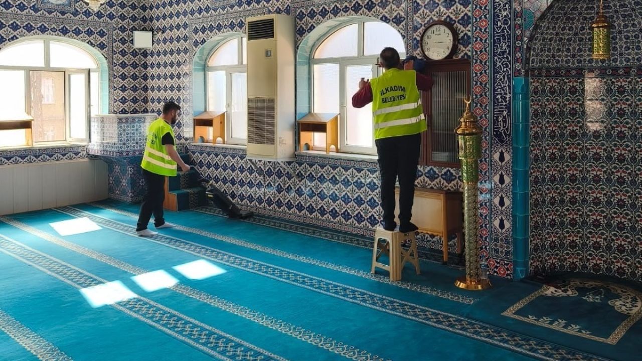 İlkadım’ın ibadethanelerinde hijyen için yoğun mesai