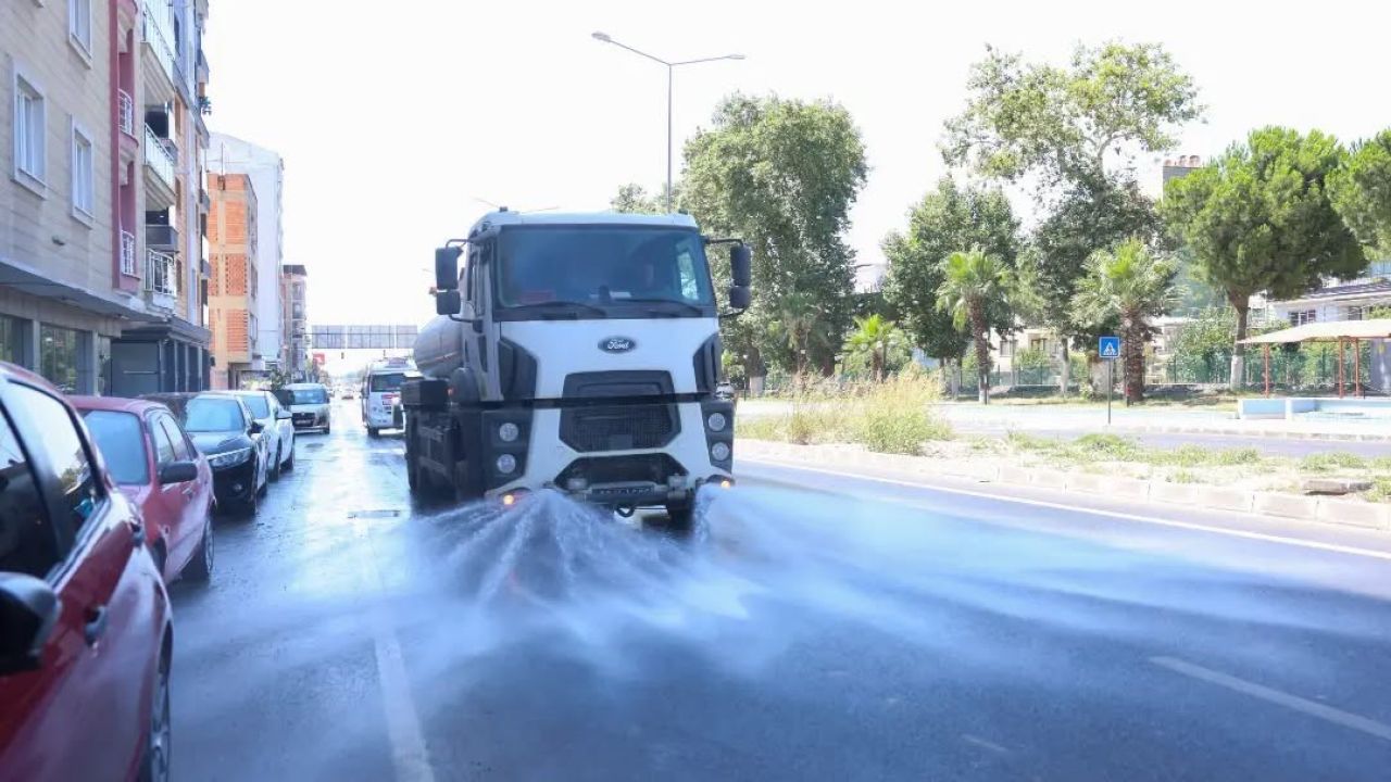 İncirliova anayolunda temizlik çalışmaları tamamlandı