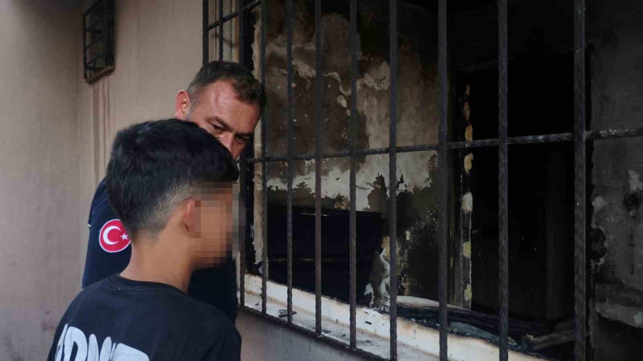 İtfaiye erleri yangından kurtulan çocuğu yalnız bırakmadı: "Allah çocuğumu korumuş"