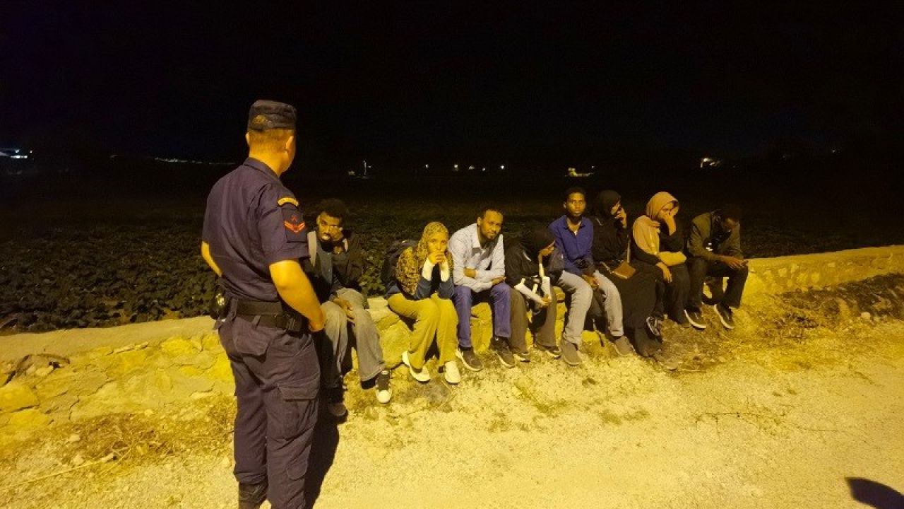 İzmir’de 36 düzensiz göçmen yakalandı