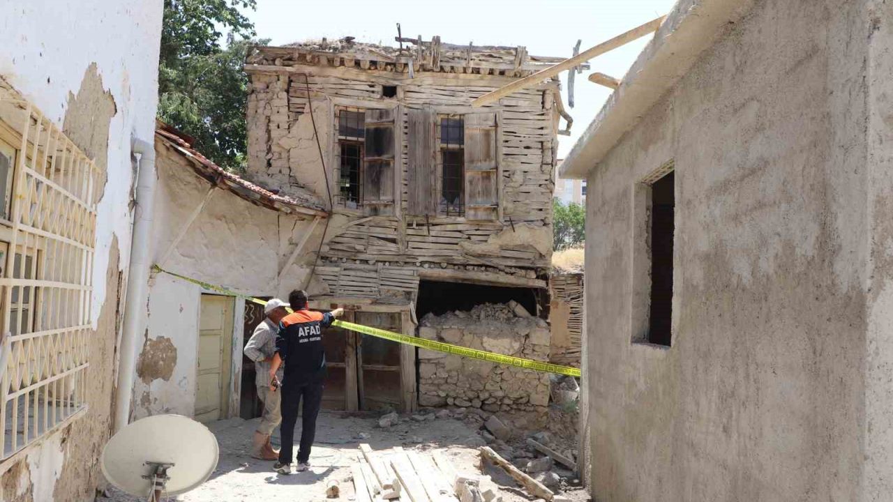 Karaman’da duvarı yıkılan metruk ev için önlem alındı