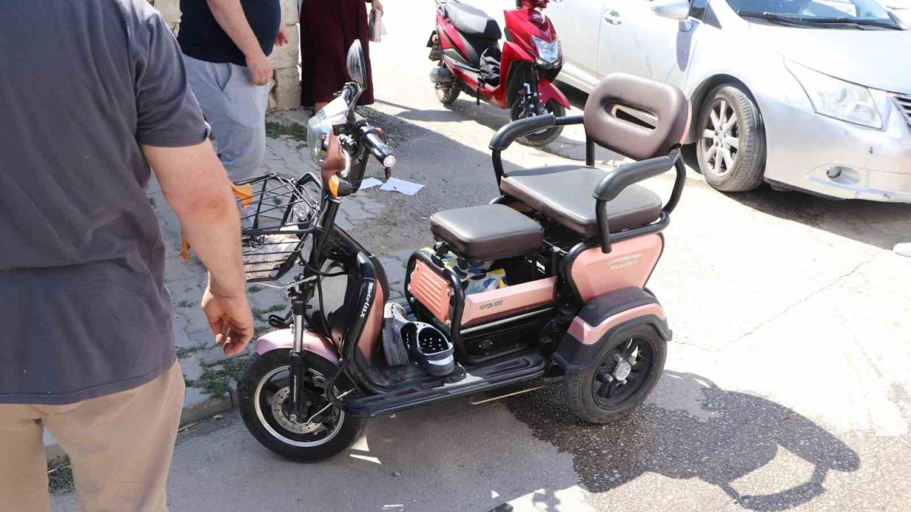 Karaman’da otomobille elektrikli bisiklet çarpıştı: 2 çocuk yaralandı