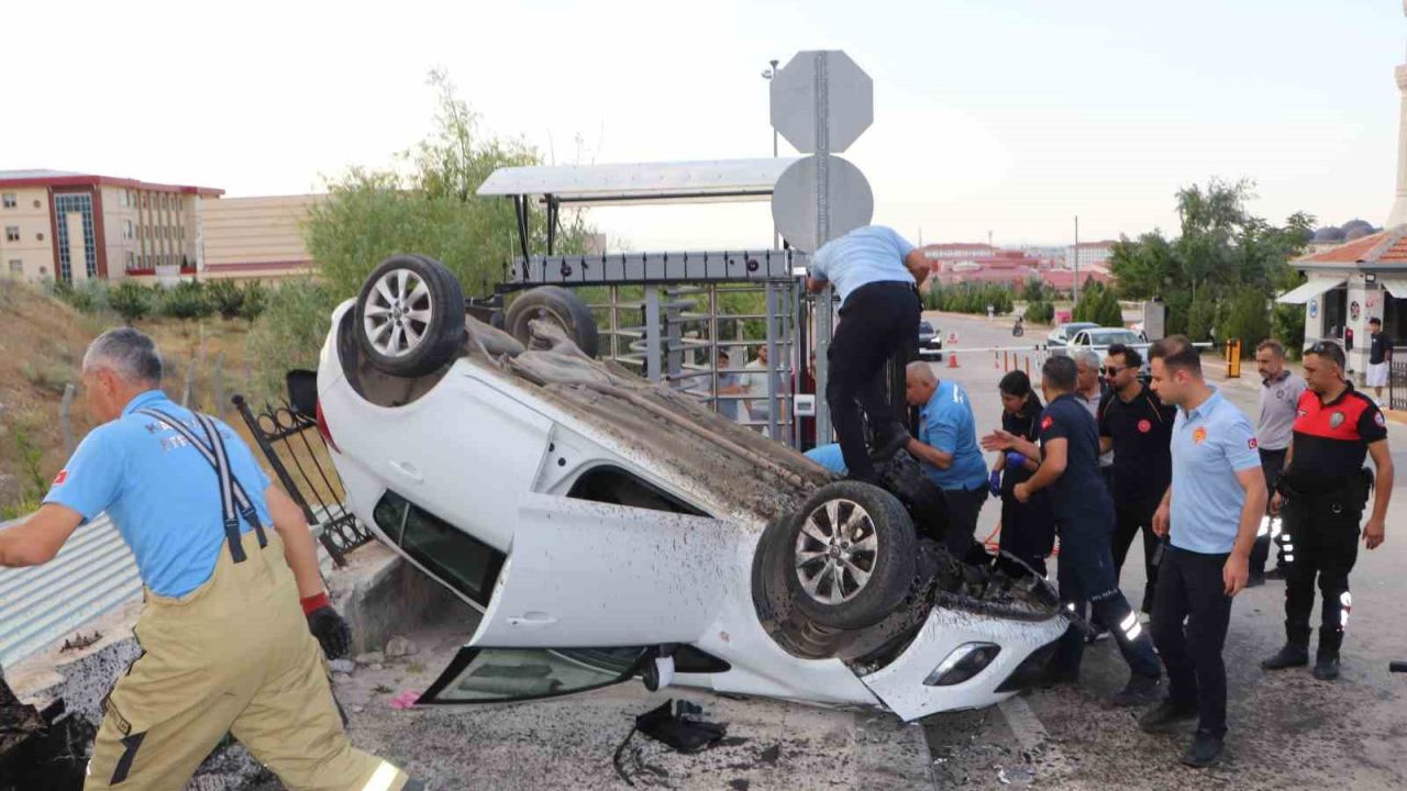 Karaman’da takla atan otomobildeki 4 üniversite öğrencisi yaralandı