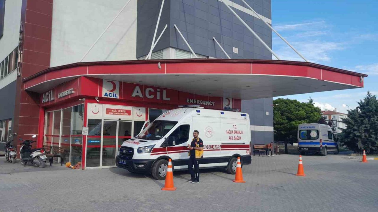 Karapınar’da kamyon ile minibüs çarpıştı: 4 yaralı