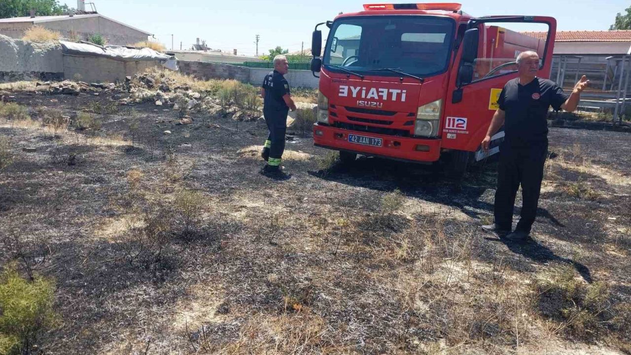 Karapınar’da ot yangını paniğe neden oldu