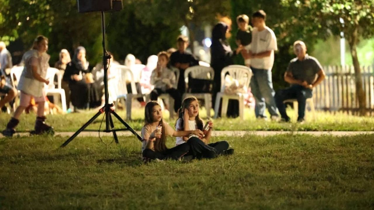 Kartepe’de açık havada sinema keyfi