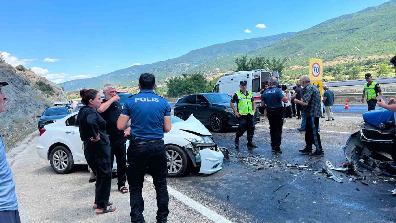 Kastamonu’da iki otomobil çarpıştı: 5 yaralı